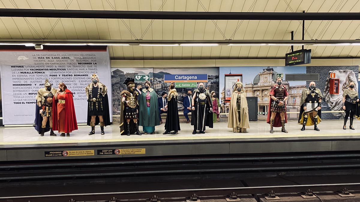 FITUR 2022: Carthagineses y Romanos promocionan en el metro de Madrid.